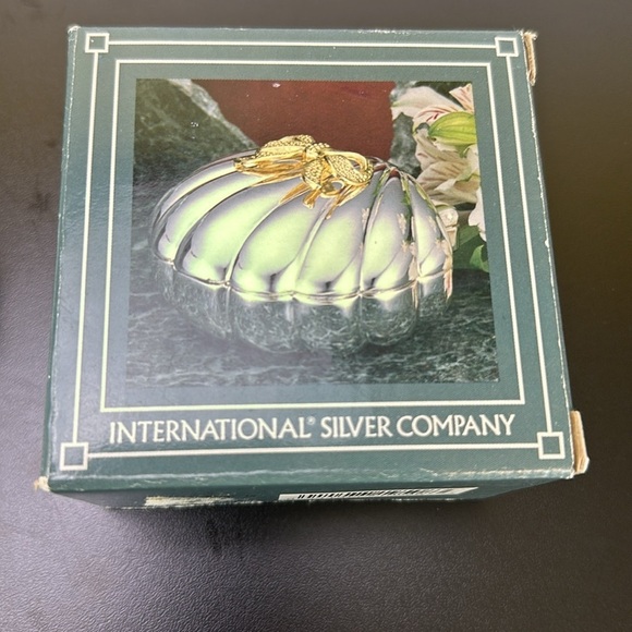 Vtg International Silver Company Small Shell Trinket Jewelry Box with Gold Bow - Picture 11 of 13